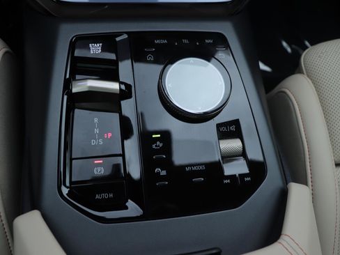 Used 2025 BMW X3 xDrive30i w/ Convenience Package image 38