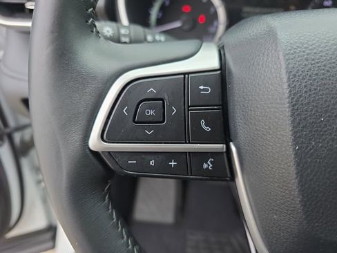 Used 2024 Toyota Highlander XSE image 18