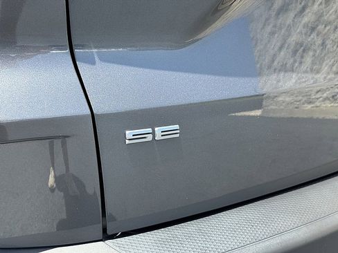 Used 2021 Ford Escape SE w/ SE Sport Appearance Package image 34