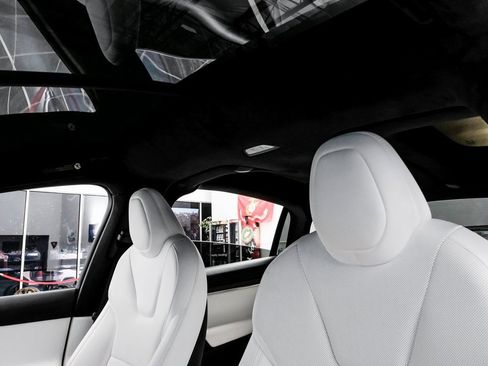 Used 2023 Tesla Model X image 41