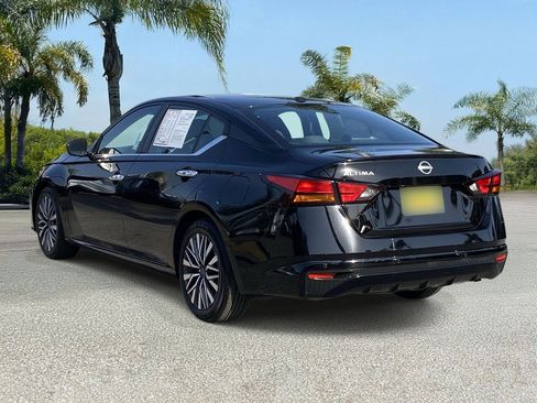 Certified 2024 Nissan Altima 2.5 SV FWD image 3