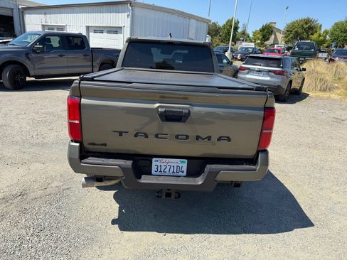 Used 2025 Toyota Tacoma TRD Off-Road AWD/4WD image 4