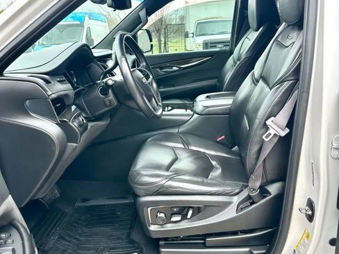 Used 2017 Cadillac Escalade Platinum image 9