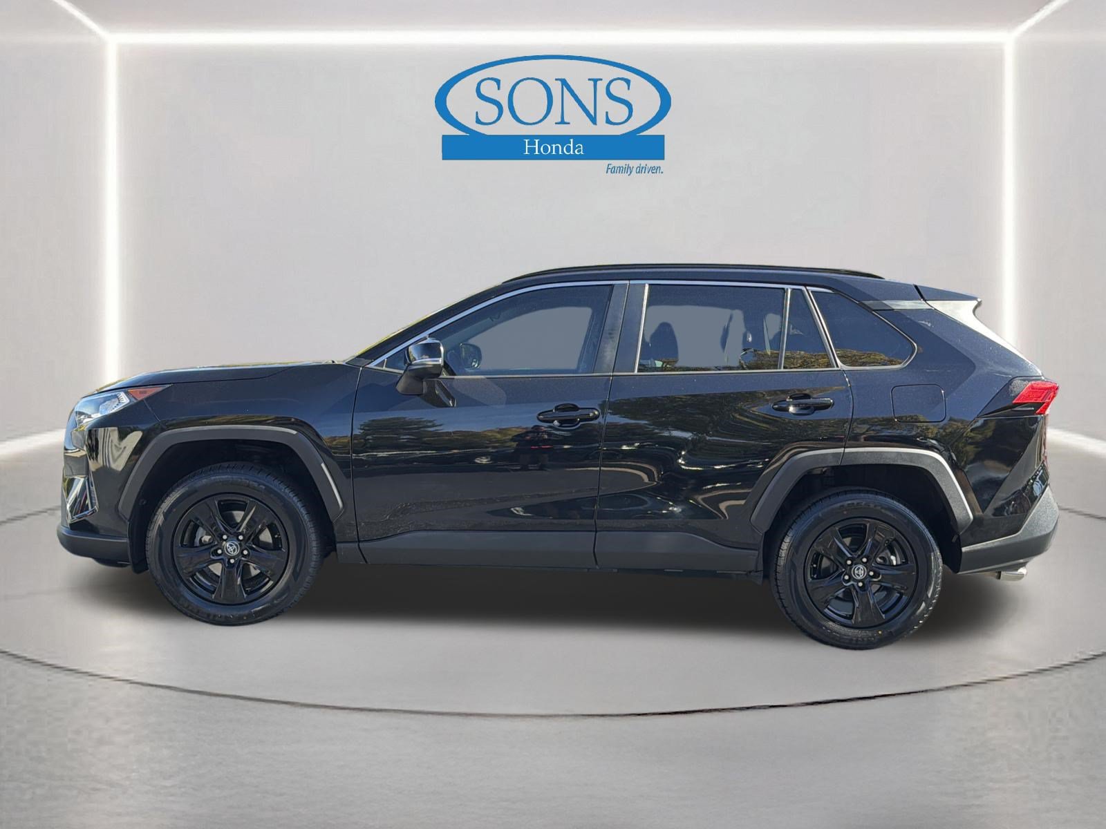 Used 2020 Toyota RAV4 XLE w/ Convenience Package FWD image 21