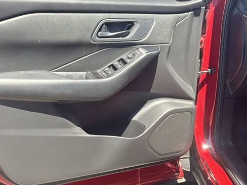 Used 2025 Nissan Rogue S AWD/4WD image 23