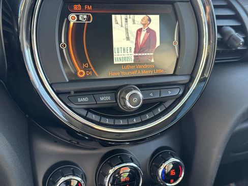 Used 2017 MINI Cooper 4-Door Hardtop image 22