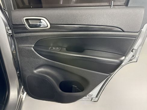 Used 2019 Jeep Grand Cherokee Altitude image 28