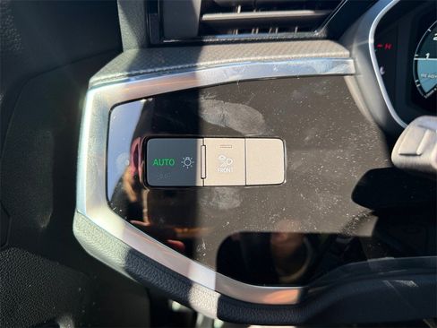 New 2025 Audi Q3 2.0T Premium image 24