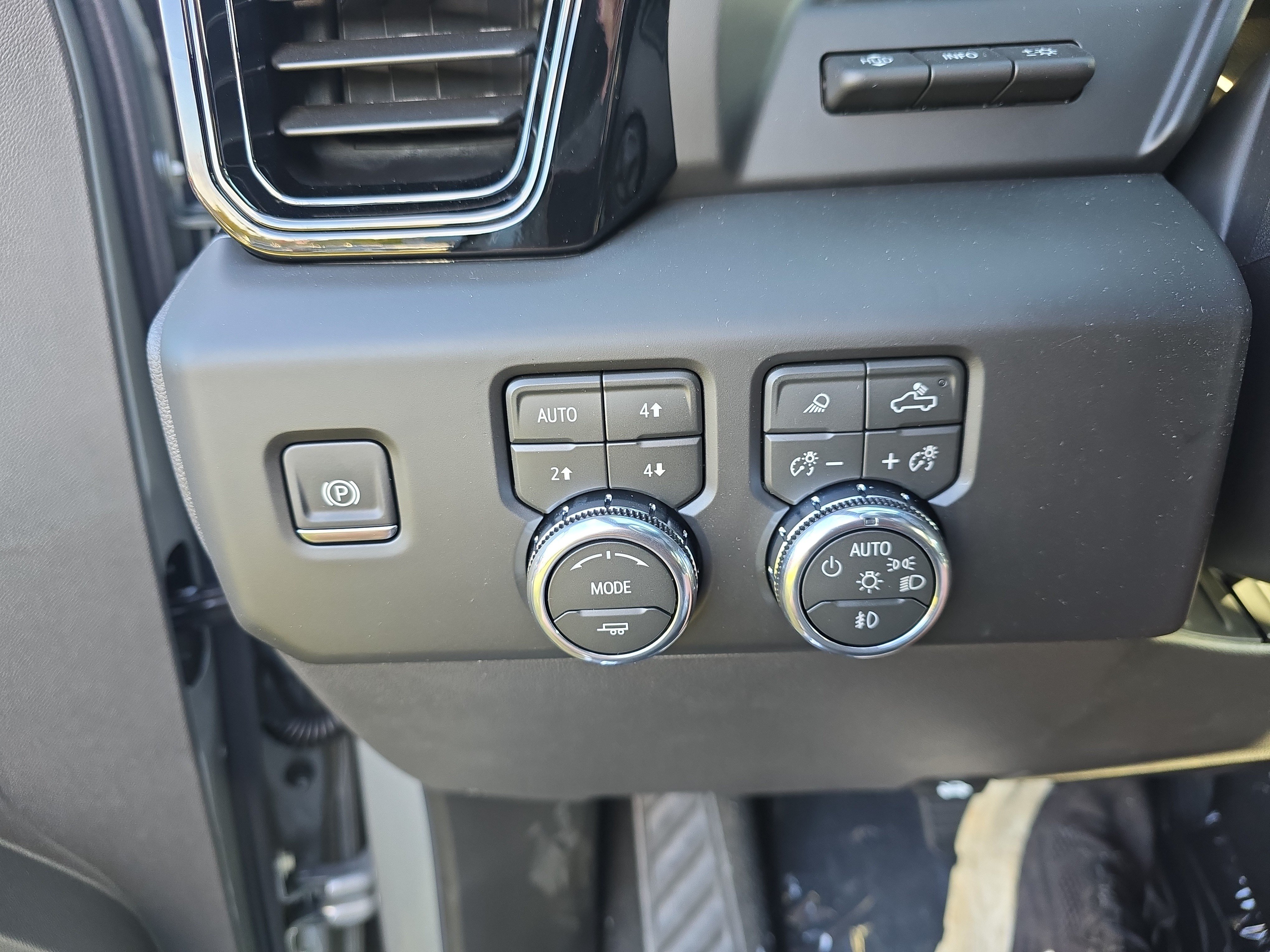 New 2026 GMC Sierra 1500 AT4 w/ AT4 Premium Package AWD/4WD image 16