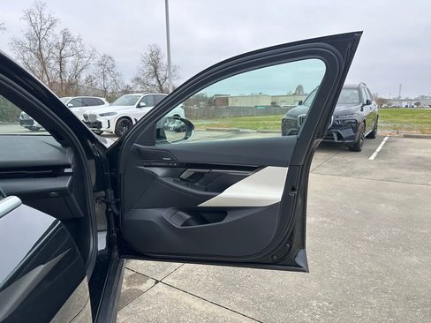 Certified 2025 BMW 530i image 33