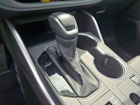 Used 2025 Toyota Highlander XLE AWD/4WD image 16