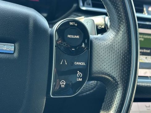 Used 2018 Land Rover Range Rover Velar R-Dynamic SE image 44