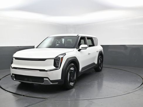 Used 2024 Kia EV9 Light Long Range image 13