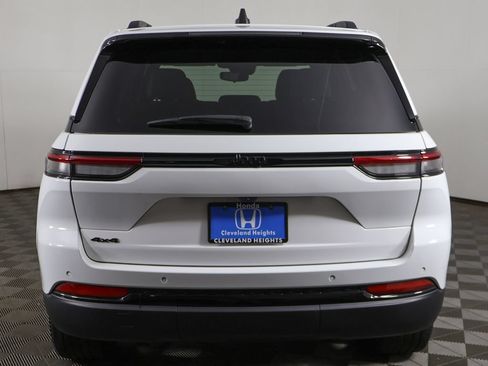 Used 2023 Jeep Grand Cherokee Altitude AWD/4WD image 13