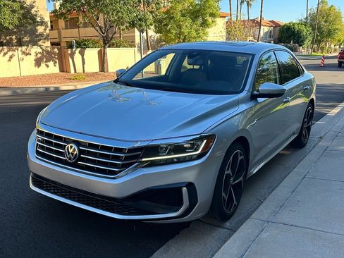 Used 2020 Volkswagen Passat 2.0T R-Line image 4