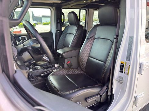 Used 2022 Jeep Wrangler Unlimited Sahara AWD/4WD image 13