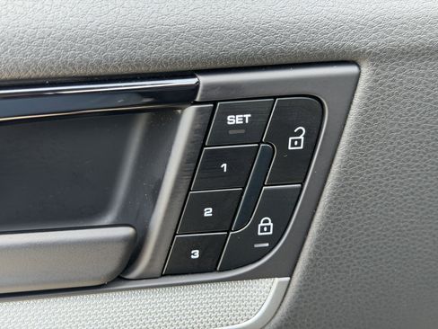 Certified 2025 Porsche Cayenne image 24