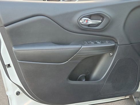 Used 2017 Jeep Cherokee Limited image 13