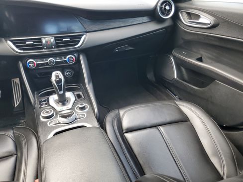 Used 2022 Alfa Romeo Giulia Sprint image 13