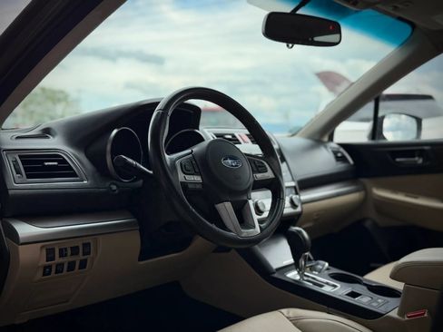 Used 2017 Subaru Outback 2.5i Limited AWD/4WD image 7