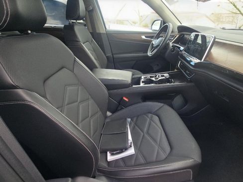 Used 2025 Volkswagen Atlas SE image 10