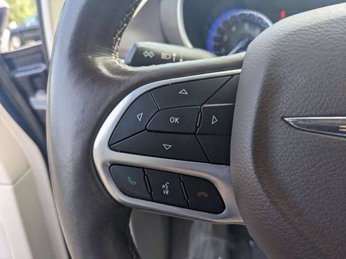 Used 2018 Chrysler Pacifica Touring-L Plus FWD image 19