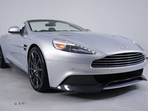 Used 2016 Aston Martin Vanquish Volante RWD image 16