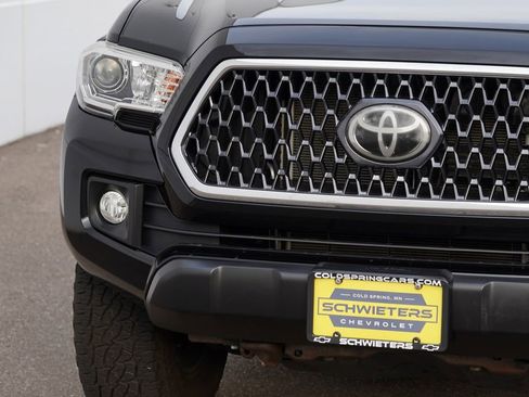 Used 2019 Toyota Tacoma TRD Off-Road image 9