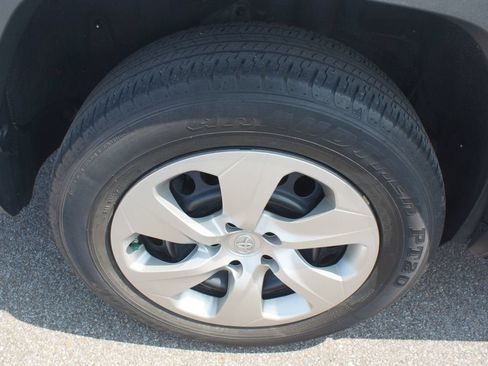 Used 2023 Toyota RAV4 LE AWD/4WD image 24