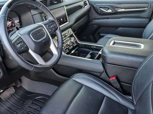 Used 2024 GMC Yukon Denali w/ Advanced Technology Package AWD/4WD image 19