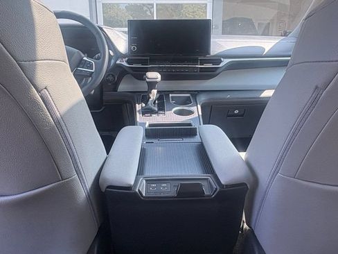 Used 2025 Toyota Sienna XLE w/ XLE Plus Package FWD image 20