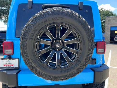Used 2017 Jeep Wrangler Unlimited Sahara w/ Connectivity Group AWD/4WD image 53