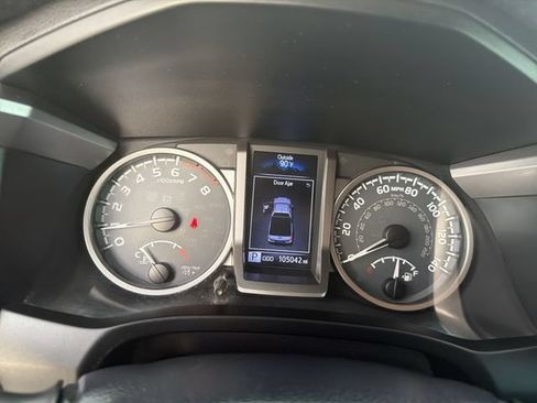 Used 2016 Toyota Tacoma SR5 w/ SR5 Appearance Package (SN) AWD/4WD image 11