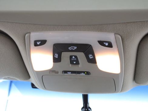 Used 2013 Toyota Sienna XLE image 22