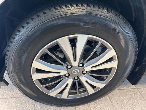Used 2018 Nissan Pathfinder S FWD image 32