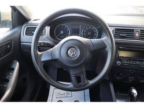 Used 2014 Volkswagen Jetta SE FWD image 9