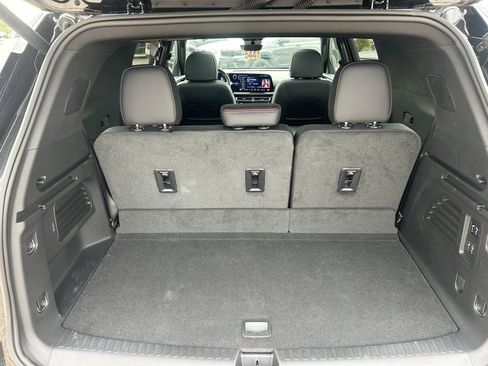 Used 2024 Chevrolet Traverse RS w/ LPO, Floor Liner Package image 11