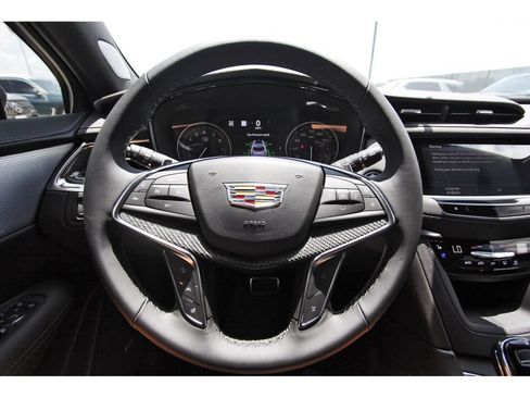New 2026 Cadillac XT5 Sportv w/ LPO, Onyx Lite Package AWD/4WD image 13