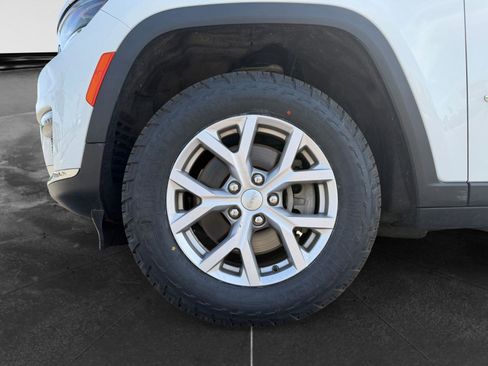 Used 2022 Jeep Grand Cherokee L Limited AWD/4WD image 9