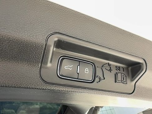 Used 2020 Ford Explorer Limited image 30