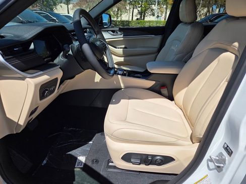 New 2026 Jeep Grand Cherokee Limited RWD image 12