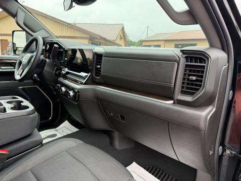 Used 2025 GMC Sierra 2500 SLE image 12