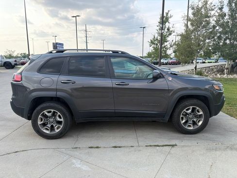 Used 2019 Jeep Cherokee Trailhawk w/ Cold Weather Group AWD/4WD image 5