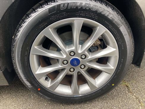 Used 2017 Ford Fusion SE w/ Fusion SE Technology Package image 12