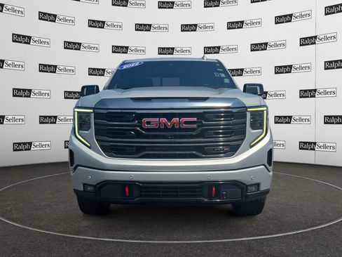 Used 2022 GMC Sierra 1500 AT4 w/ AT4 Premium Package AWD/4WD image 8