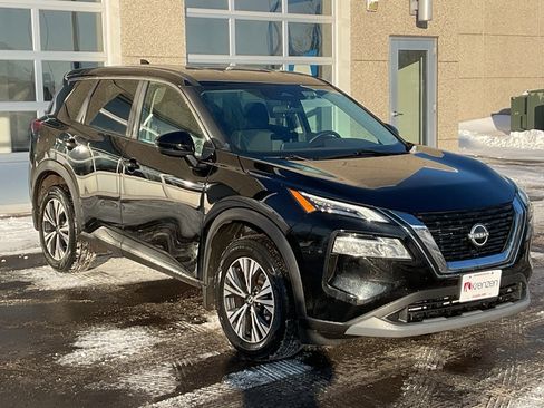 Used 2023 Nissan Rogue SV image 3