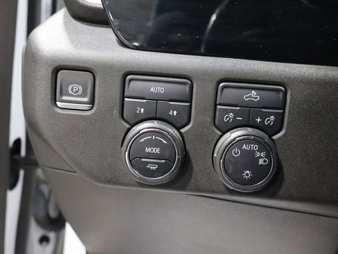 Used 2023 Chevrolet Silverado 1500 LT image 33