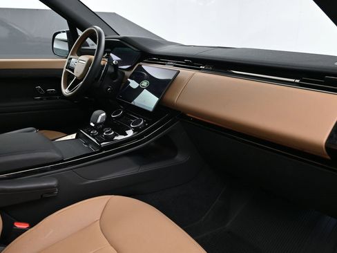 Used 2023 Land Rover Range Rover Sport SE Dynamic image 13