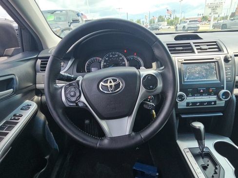 Used 2014 Toyota Camry SE FWD image 10