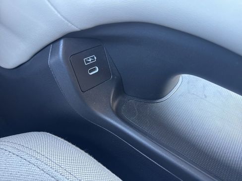 Certified 2024 Honda HR-V LX image 30